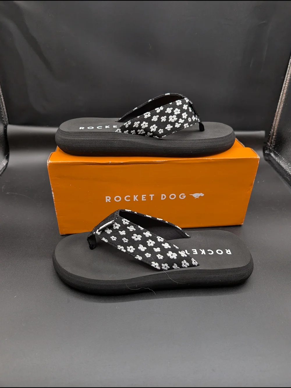 Rocket Dog Women’s Black Flip Flops with White Patterned Straps NWOT
